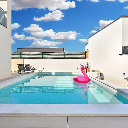 Jlo 2 Mit 4 E-bikes Перой