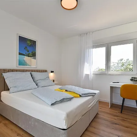 Вилла Jlo 2 Mit 4 E-bikes Перой