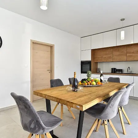 Villa Jlo 2 Mit 4 E-bikes Peroj