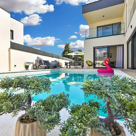 Jlo 2 Mit 4 E-bikes *