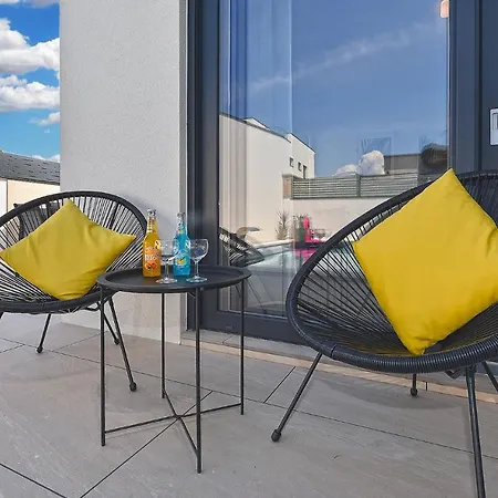 Jlo 2 Mit 4 E-bikes Villa *