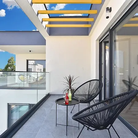 Jlo 2 Mit 4 E-bikes *