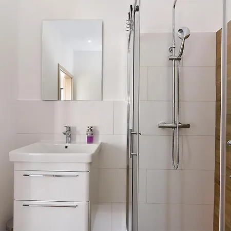 Jlo 2 Mit 4 E-bikes Вилла Перой