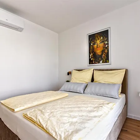 Jlo 2 Mit 4 E-bikes Villa *