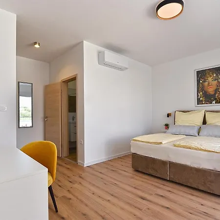 Jlo 2 Mit 4 E-bikes *