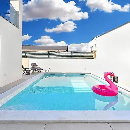 Villa Jlo 2 Mit 4 E-bikes Peroj