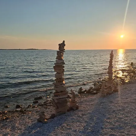 Jlo 2 Mit 4 E-bikes * Перой