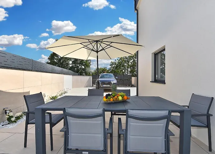 빌라 Jlo 2 Mit 4 E-bikes 페로이