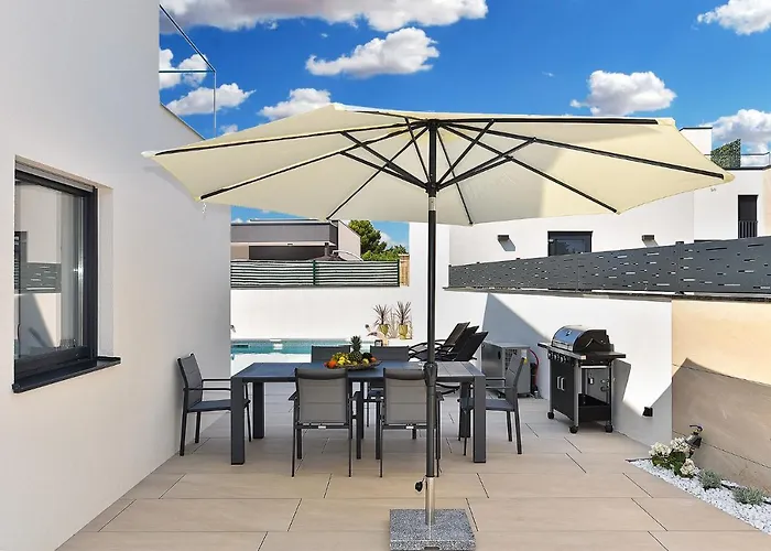 Jlo 2 Mit 4 E-bikes 빌라 *