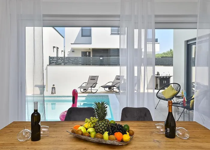 Jlo 2 Mit 4 E-bikes 빌라