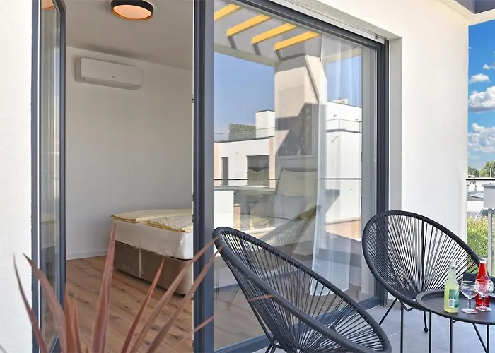 Jlo 2 Mit 4 E-bikes 빌라 *