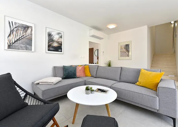 Jlo 2 Mit 4 E-bikes 빌라